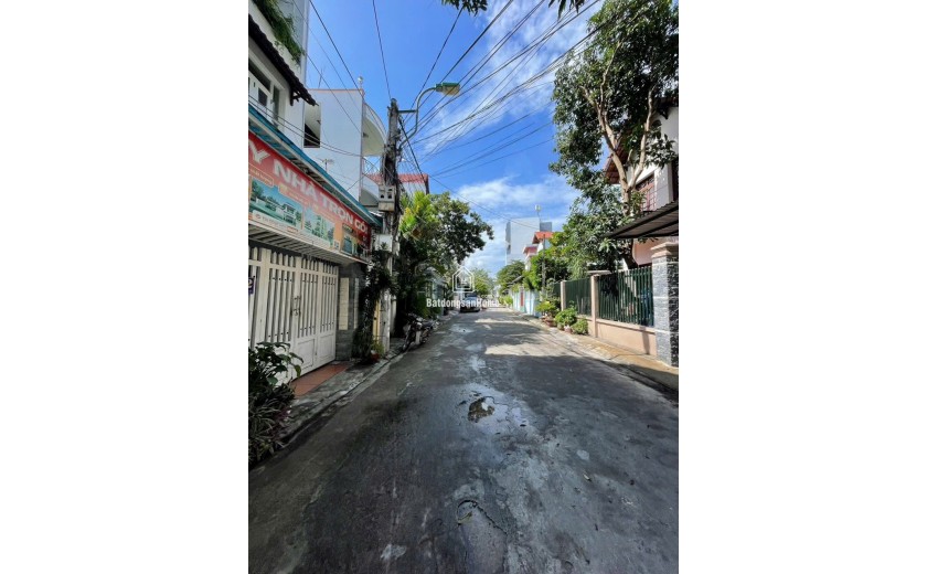 Bán đất tặng nhà gần vòng xoay Hoàng Diệu, cách biển 1km, DT 48m² ngang 5,2m, giá 5,7 tỷ